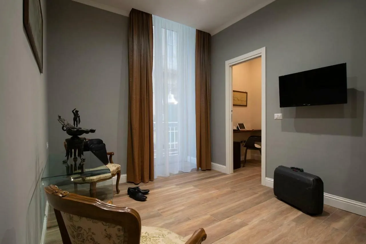 نابولي Dante Maison De Luxe 2*,